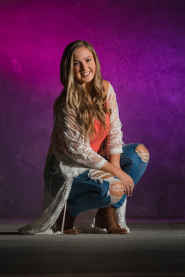 Dynamic Senior Portraits by Vanessa Houk Photography